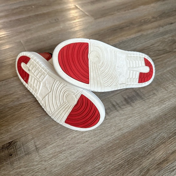 Nike Jordan 1 Low - Picture 3 of 3